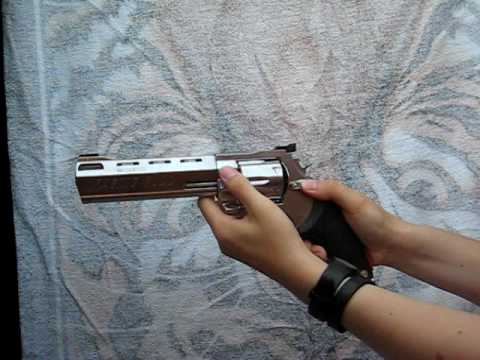 airsoft gun